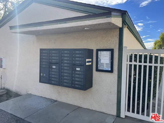 $565,000 | 19620 Roscoe Boulevard, Unit D, Northridge, CA 91324