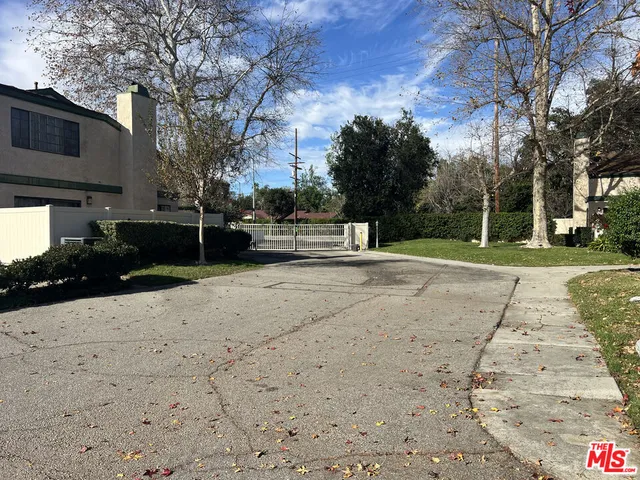 $565,000 | 19620 Roscoe Boulevard, Unit D, Northridge, CA 91324