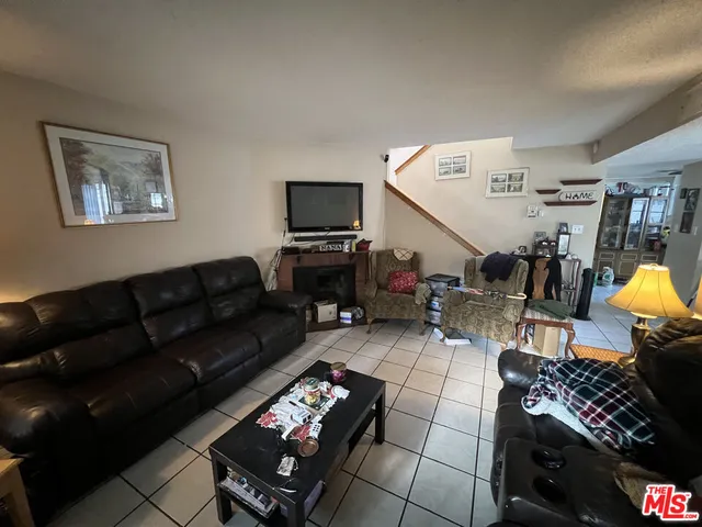 $565,000 | 19620 Roscoe Boulevard, Unit D, Northridge, CA 91324