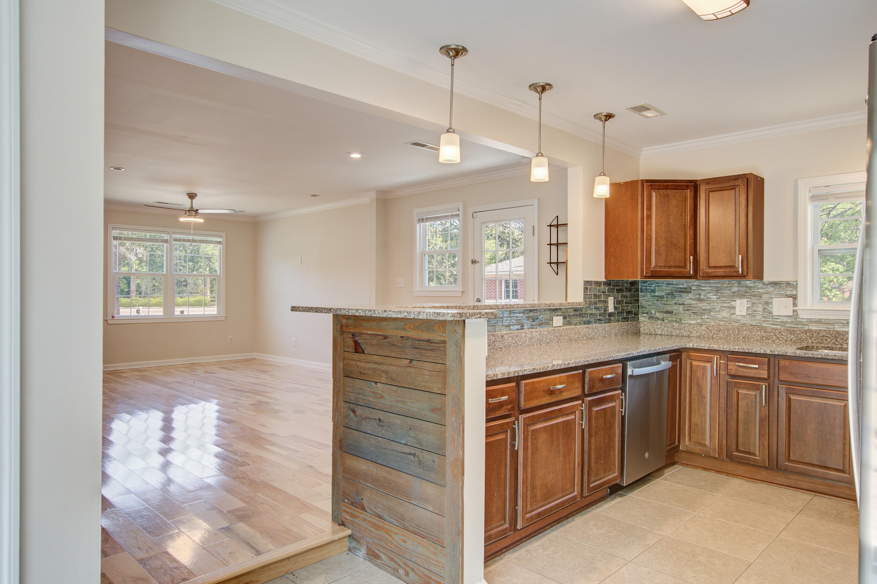 3627 Marginal Road Mount Pleasant, SC 29466 - Photo 14 of 38 3627 (12)