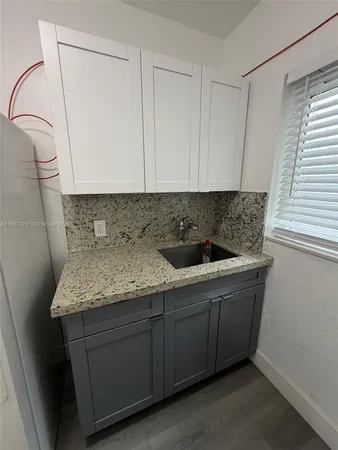 $1,400 | 430 Southwest 6th Avenue, Unit 4, Miami, FL 33130