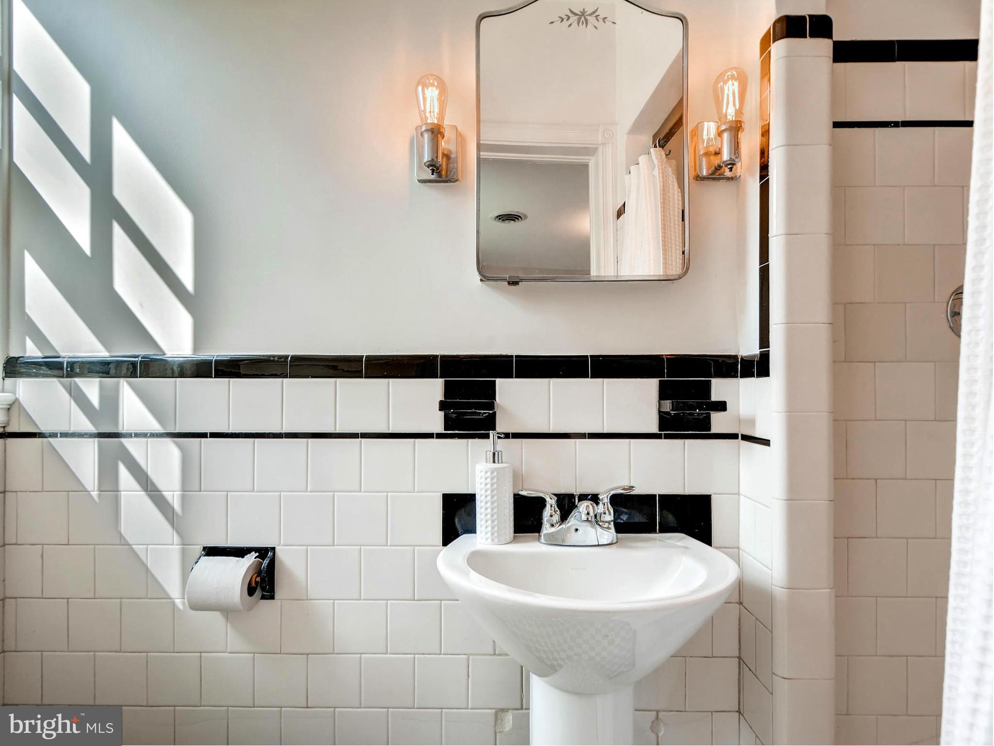 4231 Wickford Road Baltimore, MD 21210 - Photo 20 of 30 Bath (Master)