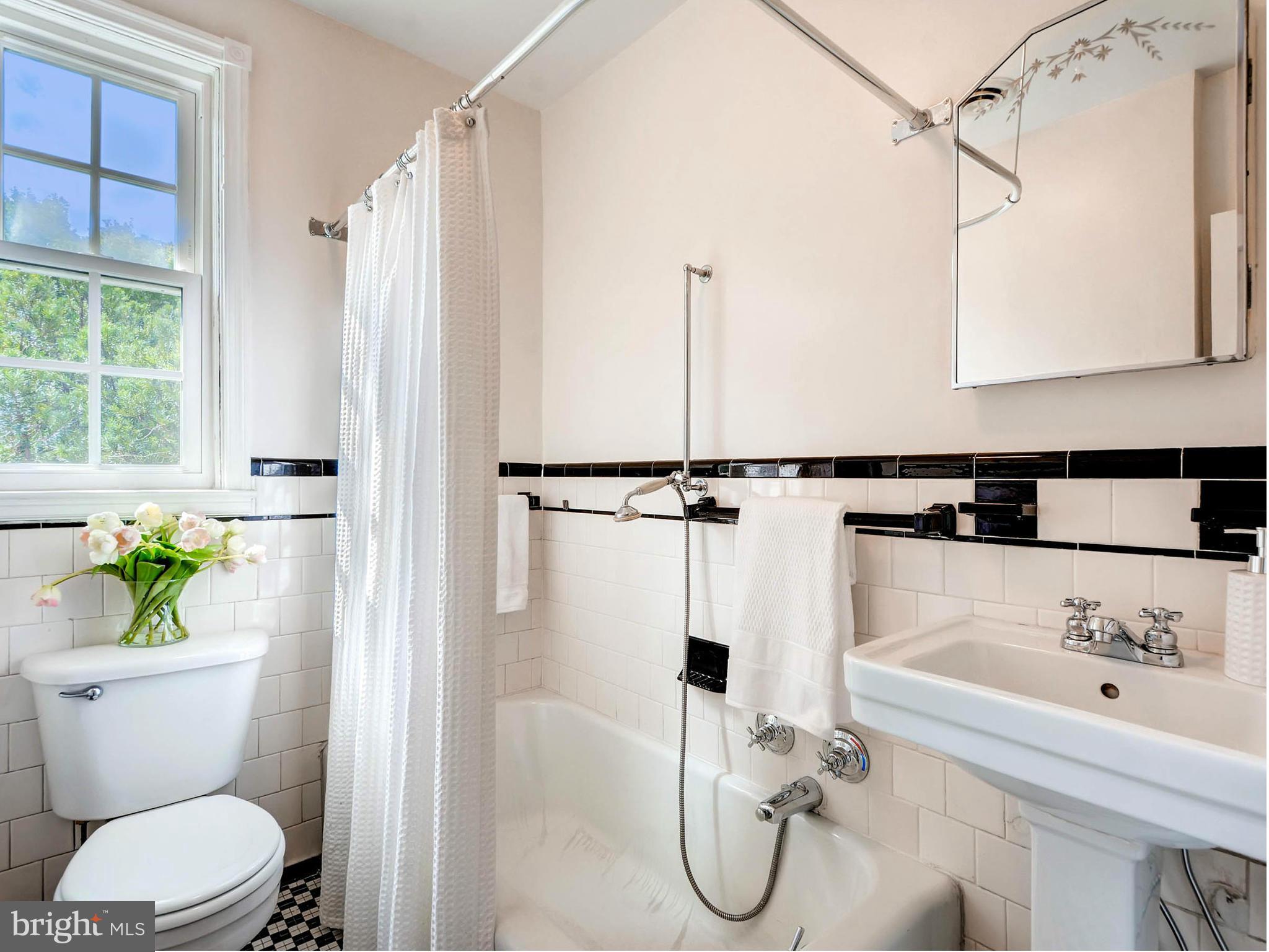 4231 Wickford Road Baltimore, MD 21210 - Photo 22 of 30 Bath