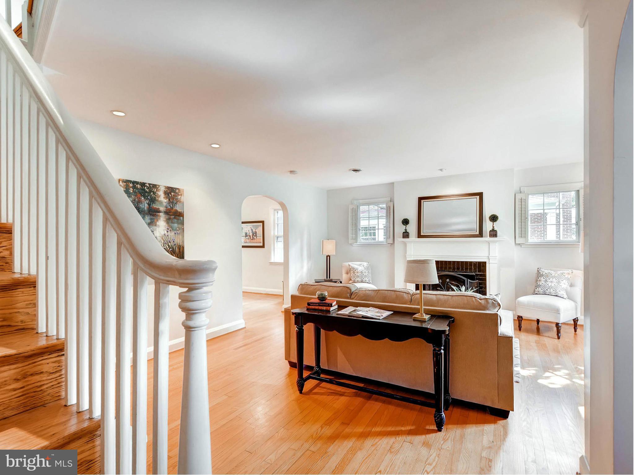 4231 Wickford Road Baltimore, MD 21210 - Photo 5 of 30 Living Room