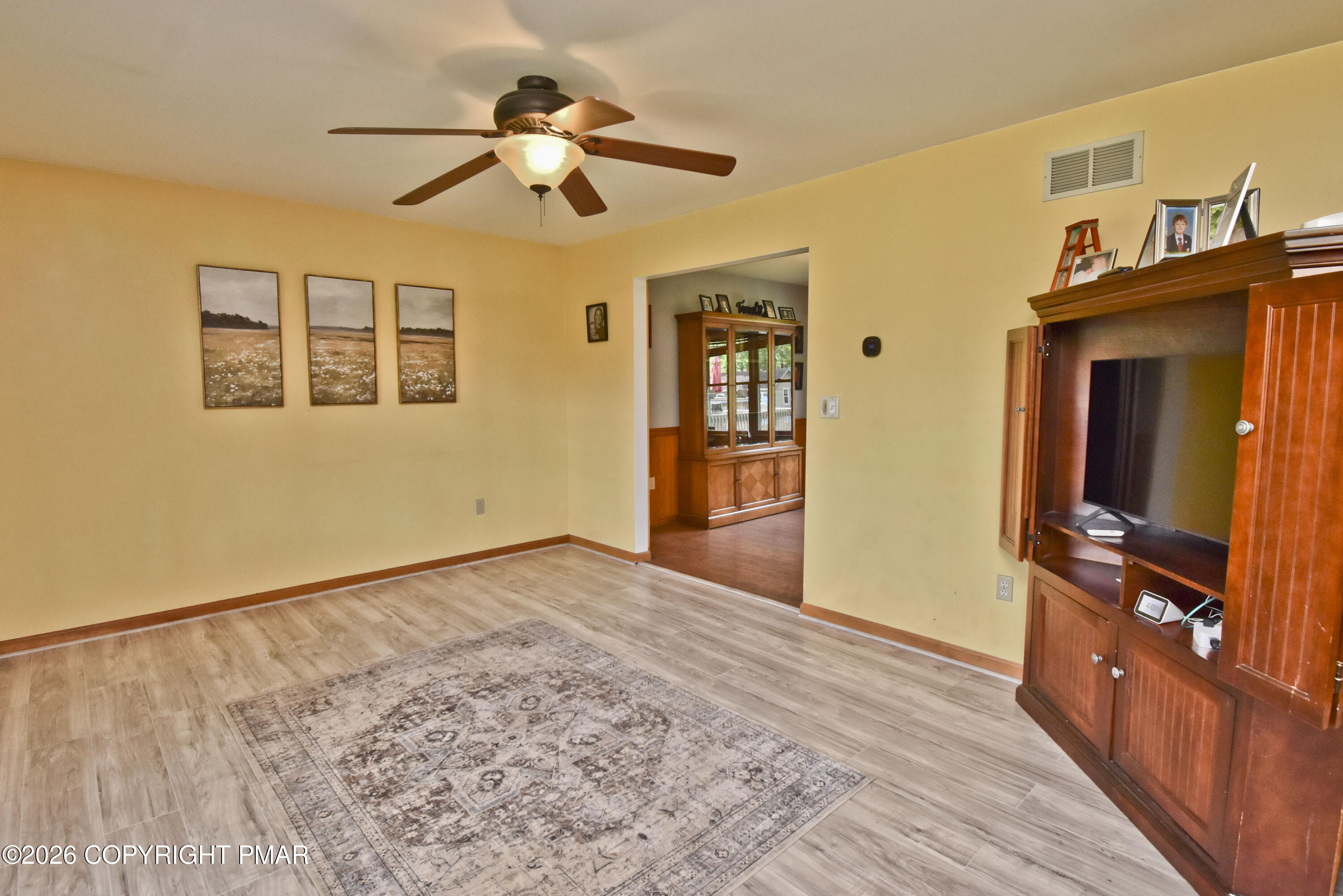 320 Ramble Bush Road Stroudsburg, PA 18360 - Photo 13 of 56 4 Living Room (3)