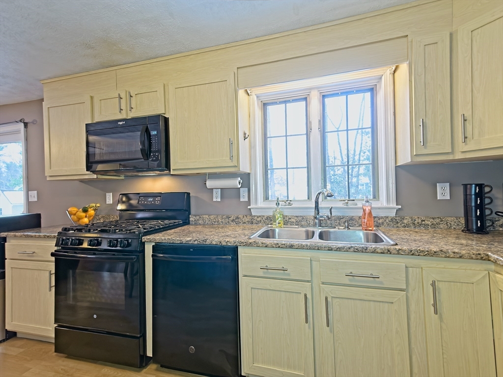 75 Stonegate Road, Unit 75 Chelmsford, MA 01824 - Photo 7 of 20