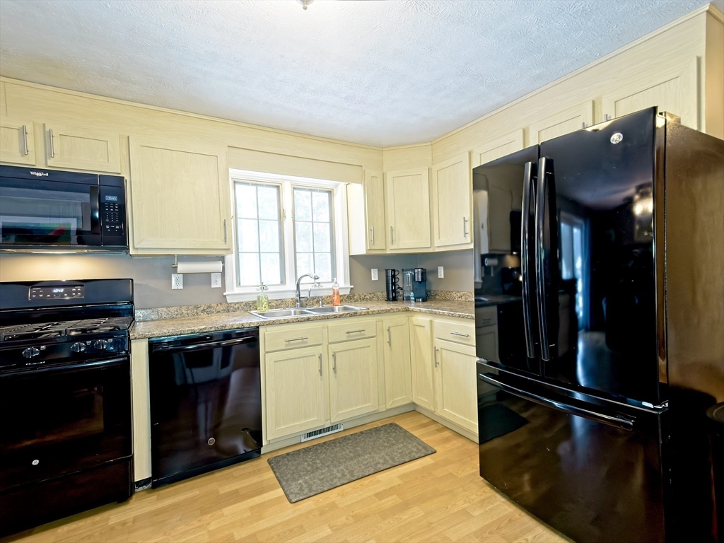 75 Stonegate Road, Unit 75 Chelmsford, MA 01824 - Photo 8 of 20