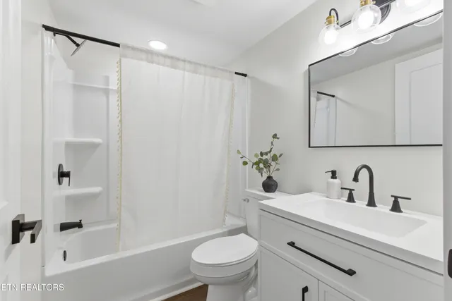 $299,900 | 234 Bostie Maire Lane, Clinton, TN 37716