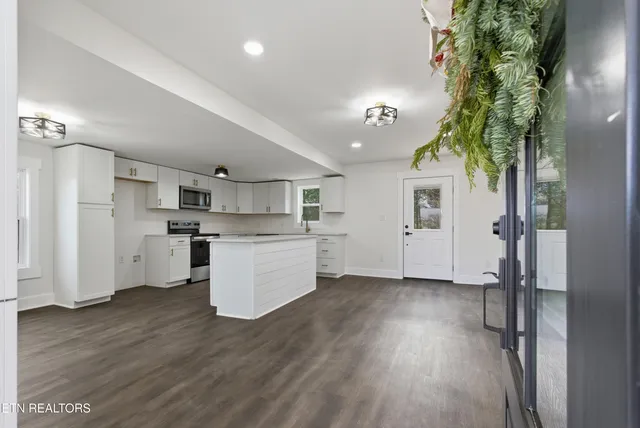 $299,900 | 234 Bostie Maire Lane, Clinton, TN 37716