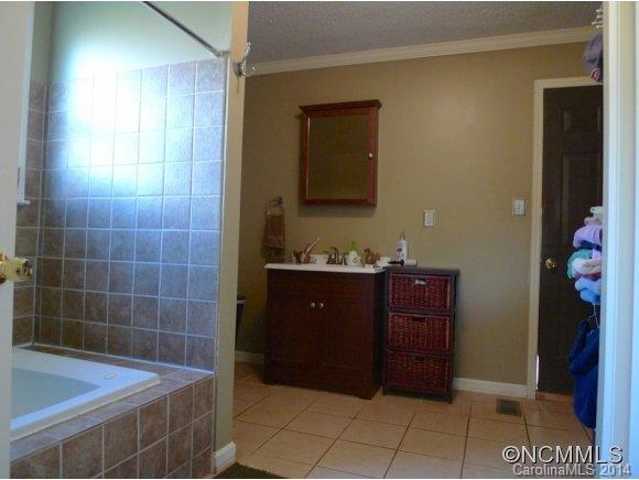 910 Enola Road Morganton, NC 28655 - Photo 10 of 12 Gallery Image 10