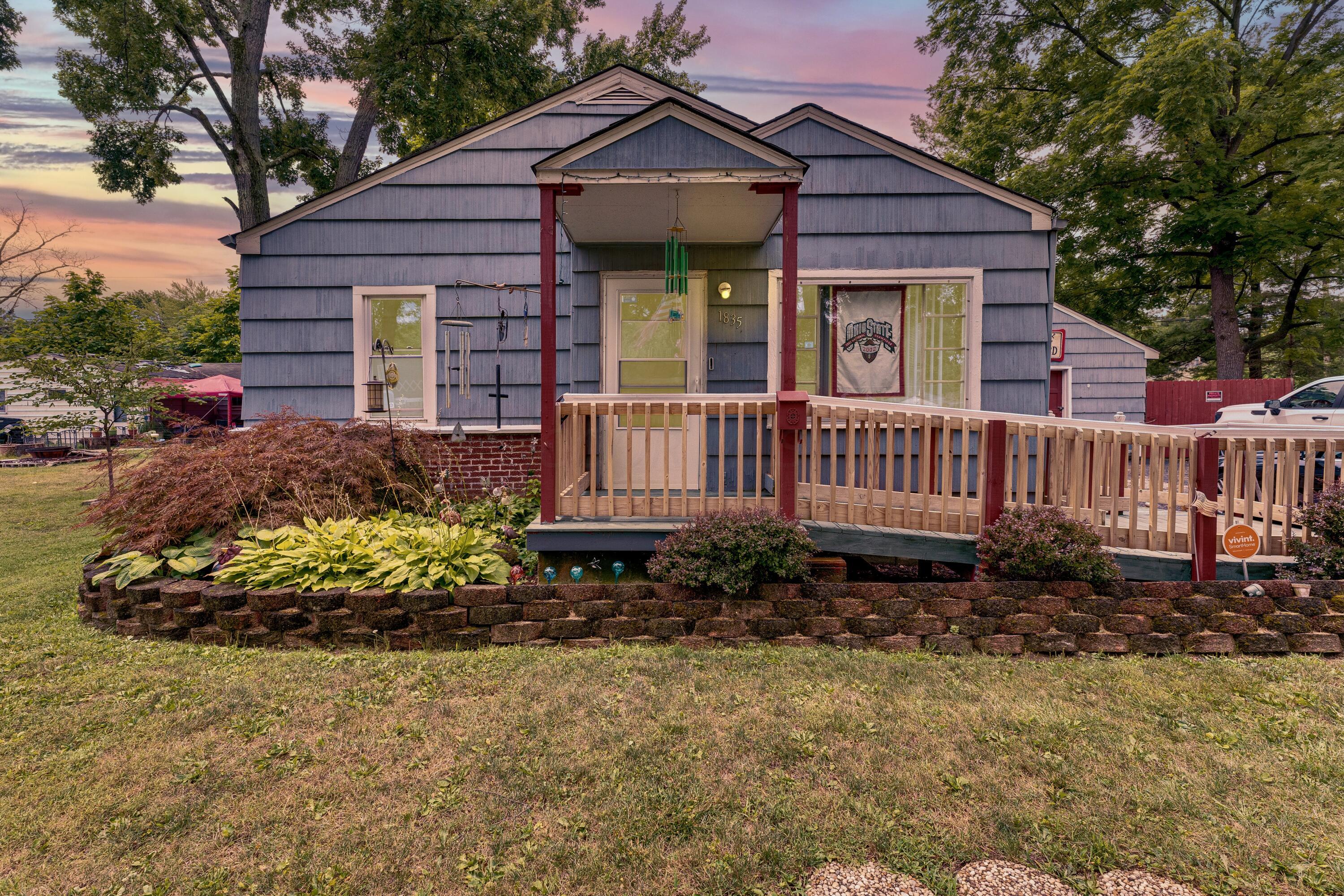 1835 Ferris Road Columbus, OH 43224 - Photo 4 of 36 Twilight - 1