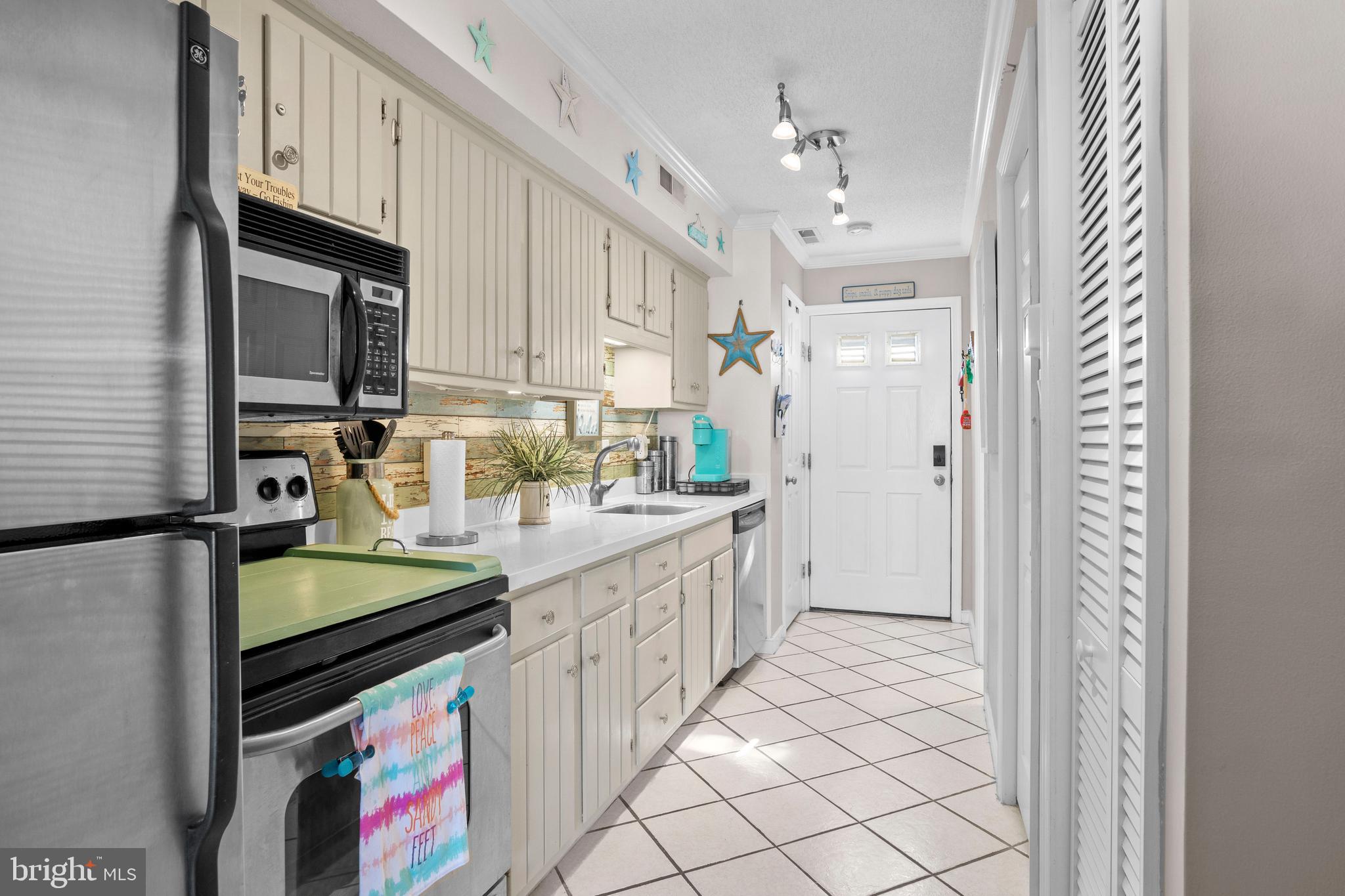 720 Rusty Anchor Road, Unit 39C Ocean City, MD 21842 - Photo 9 of 37