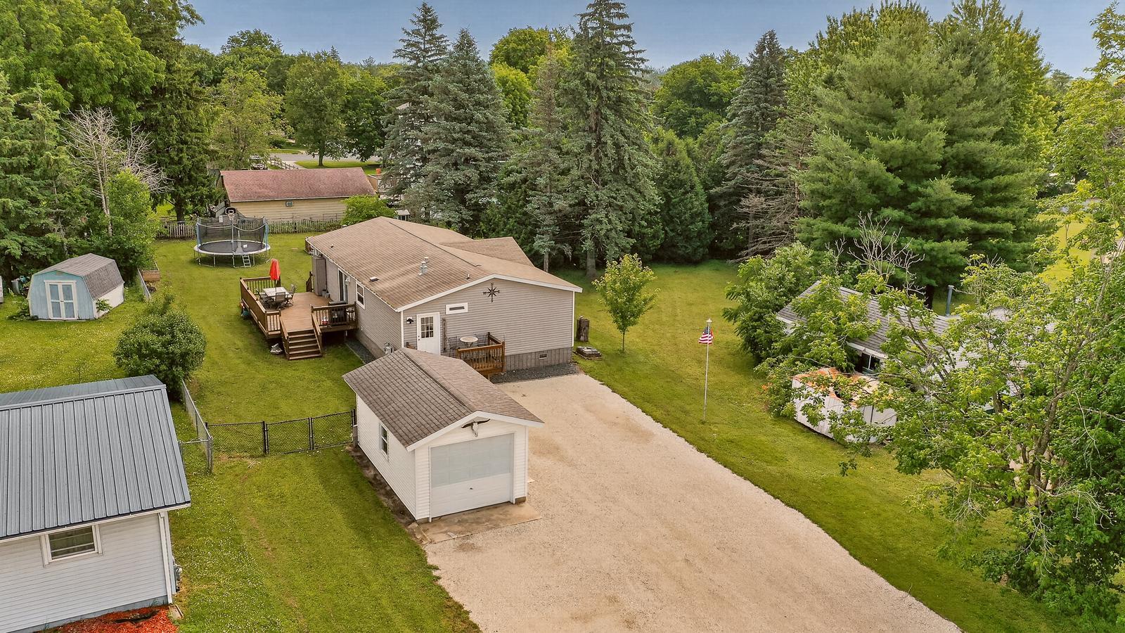 405 North Pleasant Avenue Spring Valley, MN 55975 - Photo 2 of 33