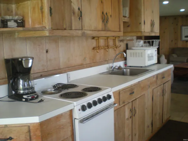 $1,250 | 35 Lane 280 East, Hamilton, IN 46742