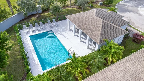 $2,550 | 2590 Bella Vista Circle, Vero Beach, FL 32966