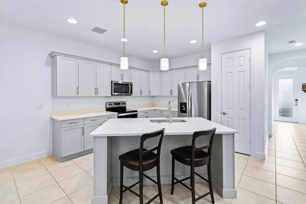 $2,550 | 2590 Bella Vista Circle, Vero Beach, FL 32966