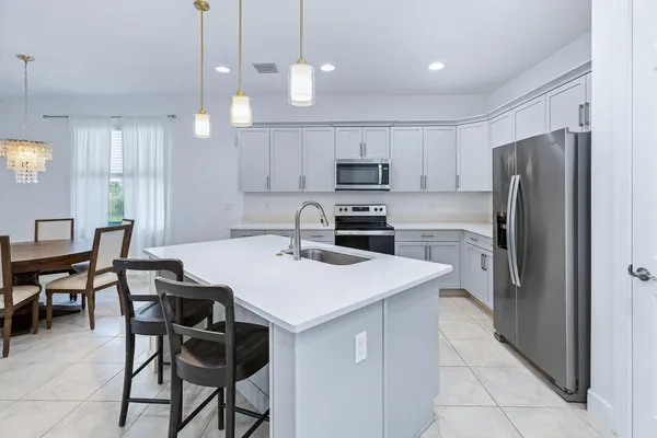 $2,550 | 2590 Bella Vista Circle, Vero Beach, FL 32966