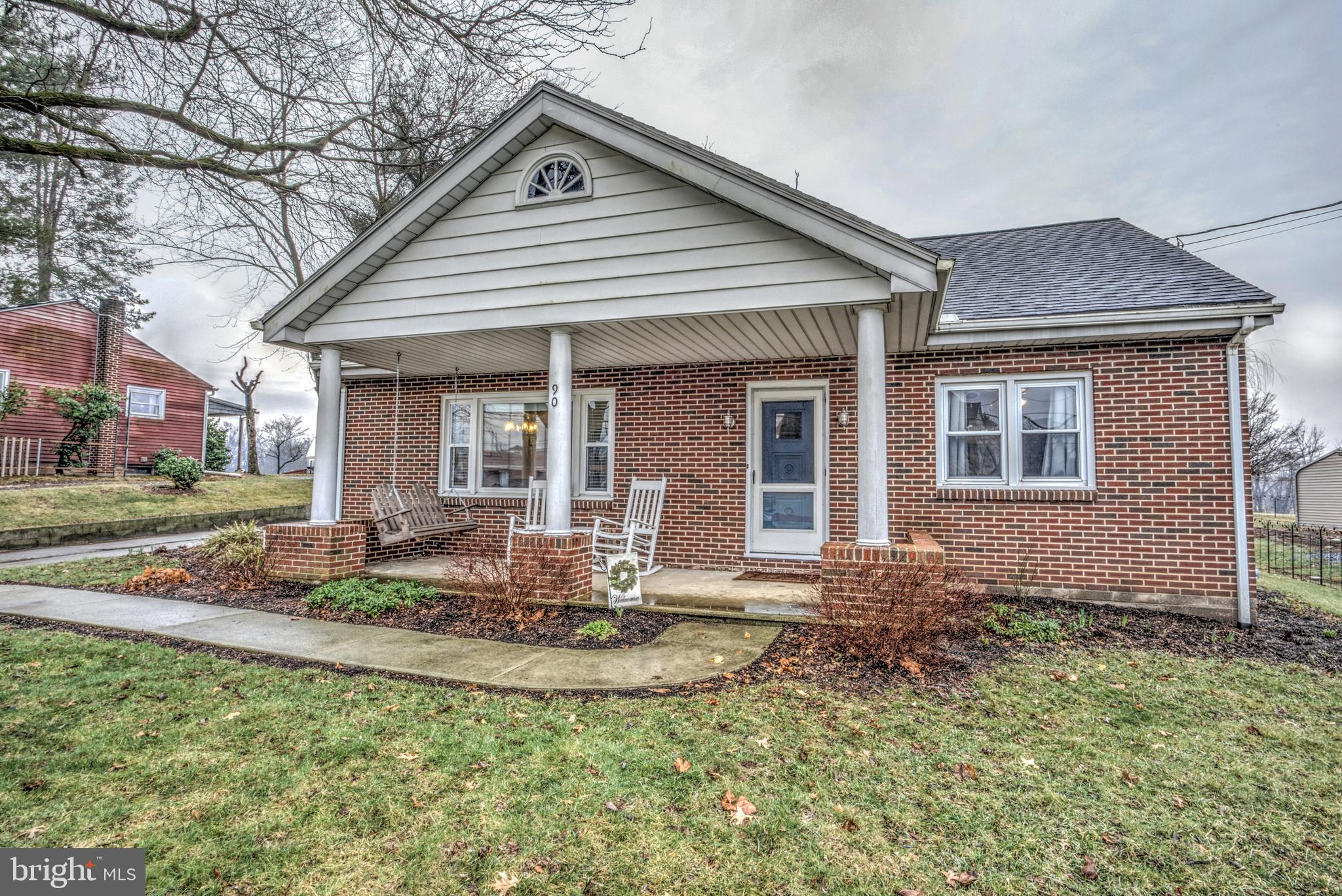 90 Anchor Road Elizabethtown, PA 17022 - Photo 2 of 37 The Timeless appeal of the brick "cape cod"