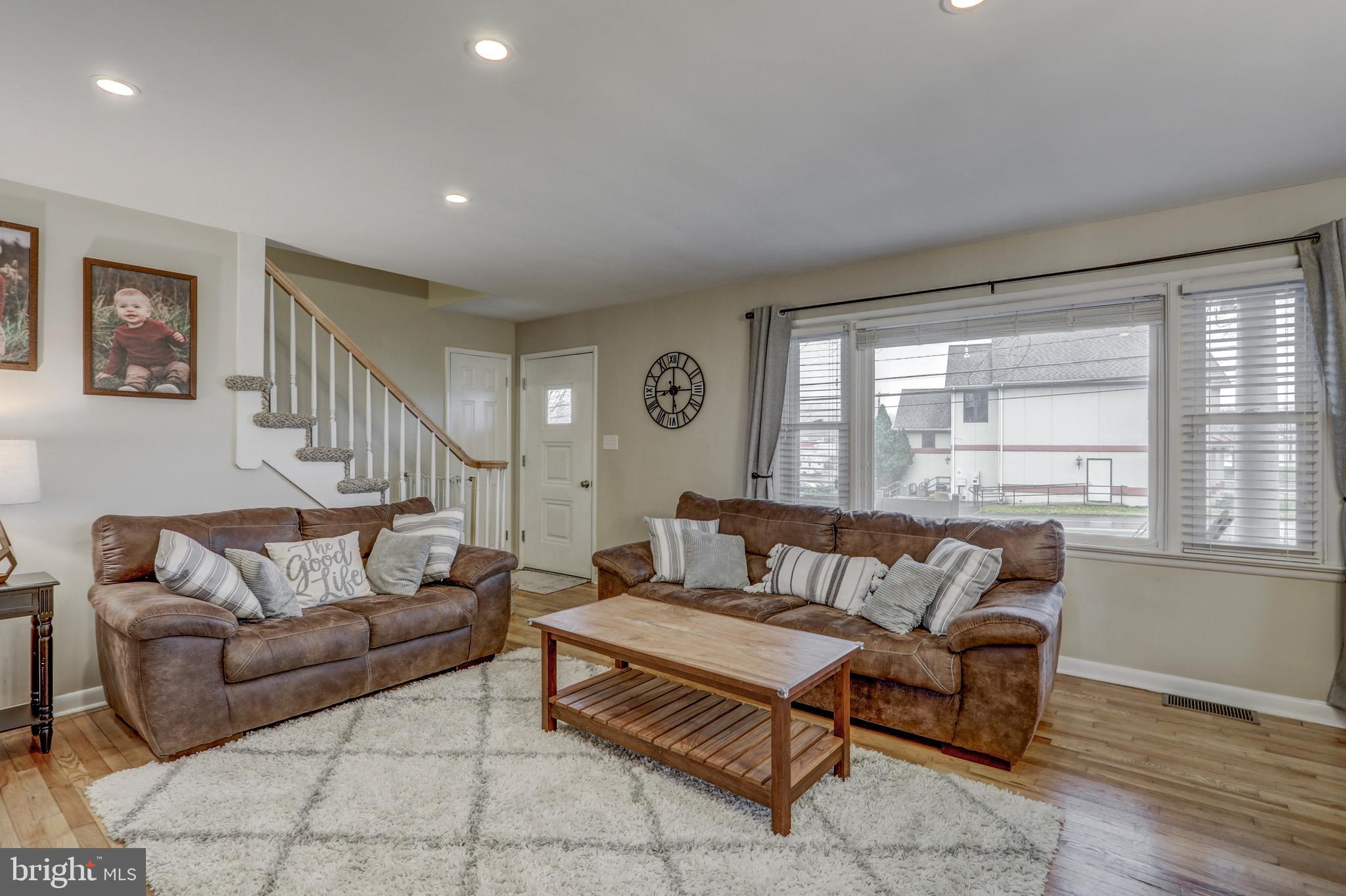 90 Anchor Road Elizabethtown, PA 17022 - Photo 8 of 37 Recessed lites and hardwood