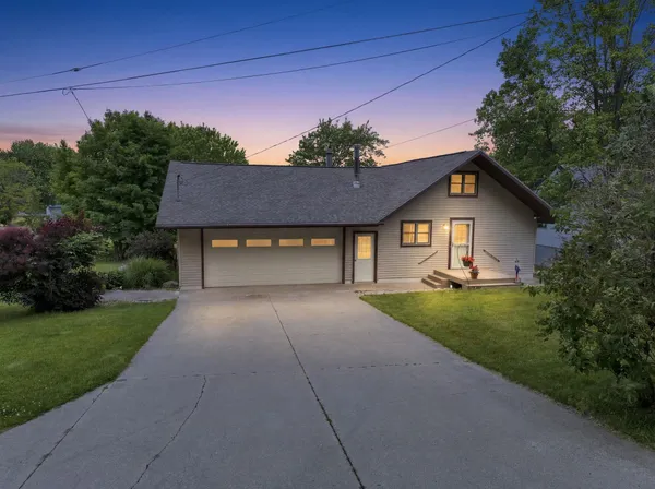 $429,900 | 10876 Lockwood Drive, Cadillac, MI 49601