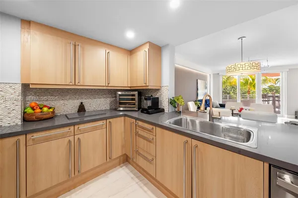 $7,500 | 226 Ocean Drive, Unit 3C, Miami Beach, FL 33139