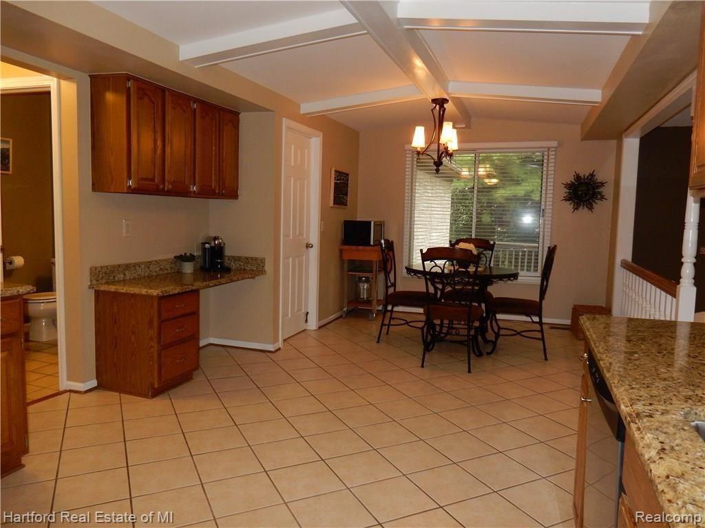 36768 Chesapeake Road Farmington Hills, MI 48335 - Photo 8 of 49