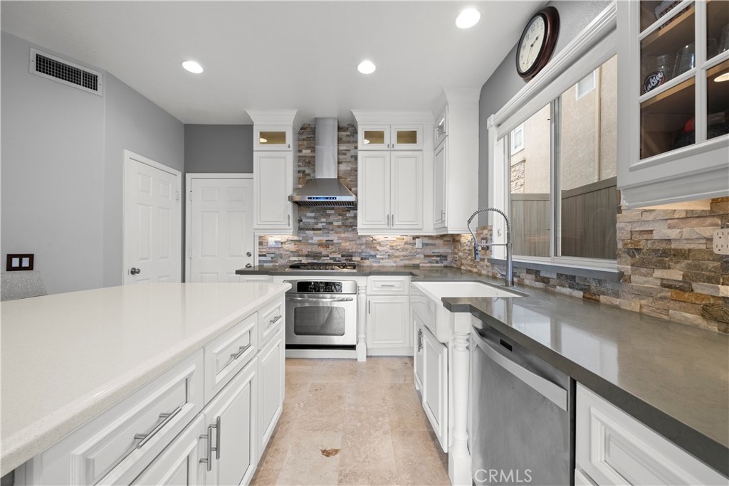 28640 Silverking Trail Saugus, CA 91390 - Photo 12 of 51