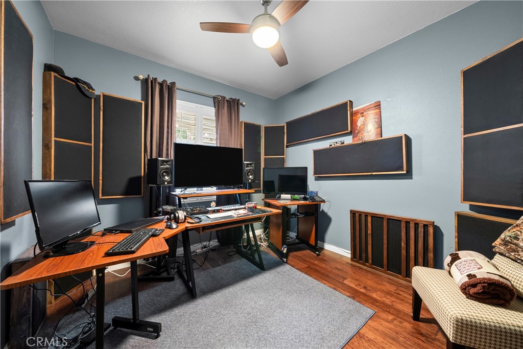 28640 Silverking Trail Saugus, CA 91390 - Photo 19 of 51