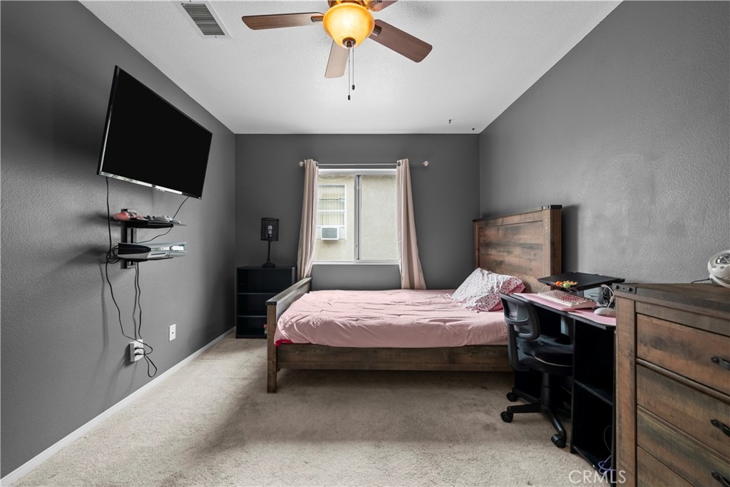 28640 Silverking Trail Saugus, CA 91390 - Photo 34 of 51