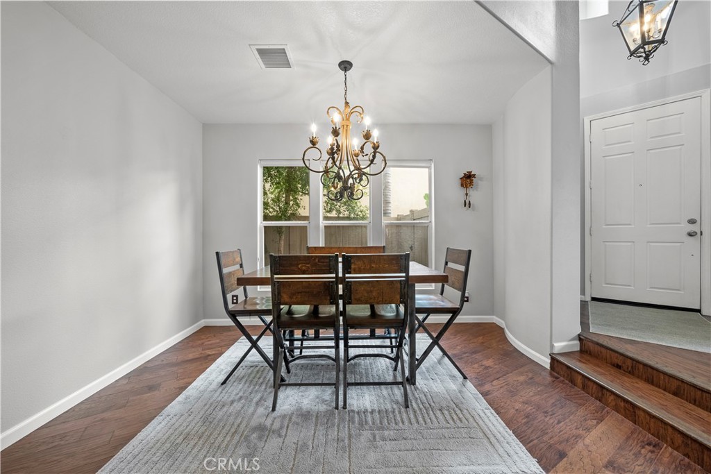 28640 Silverking Trail Saugus, CA 91390 - Photo 8 of 51