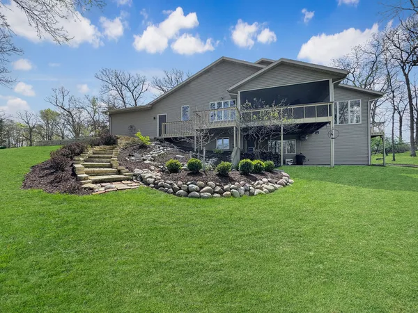 $589,900 | 1669 Barberry Circle, Freeport, IL 61032