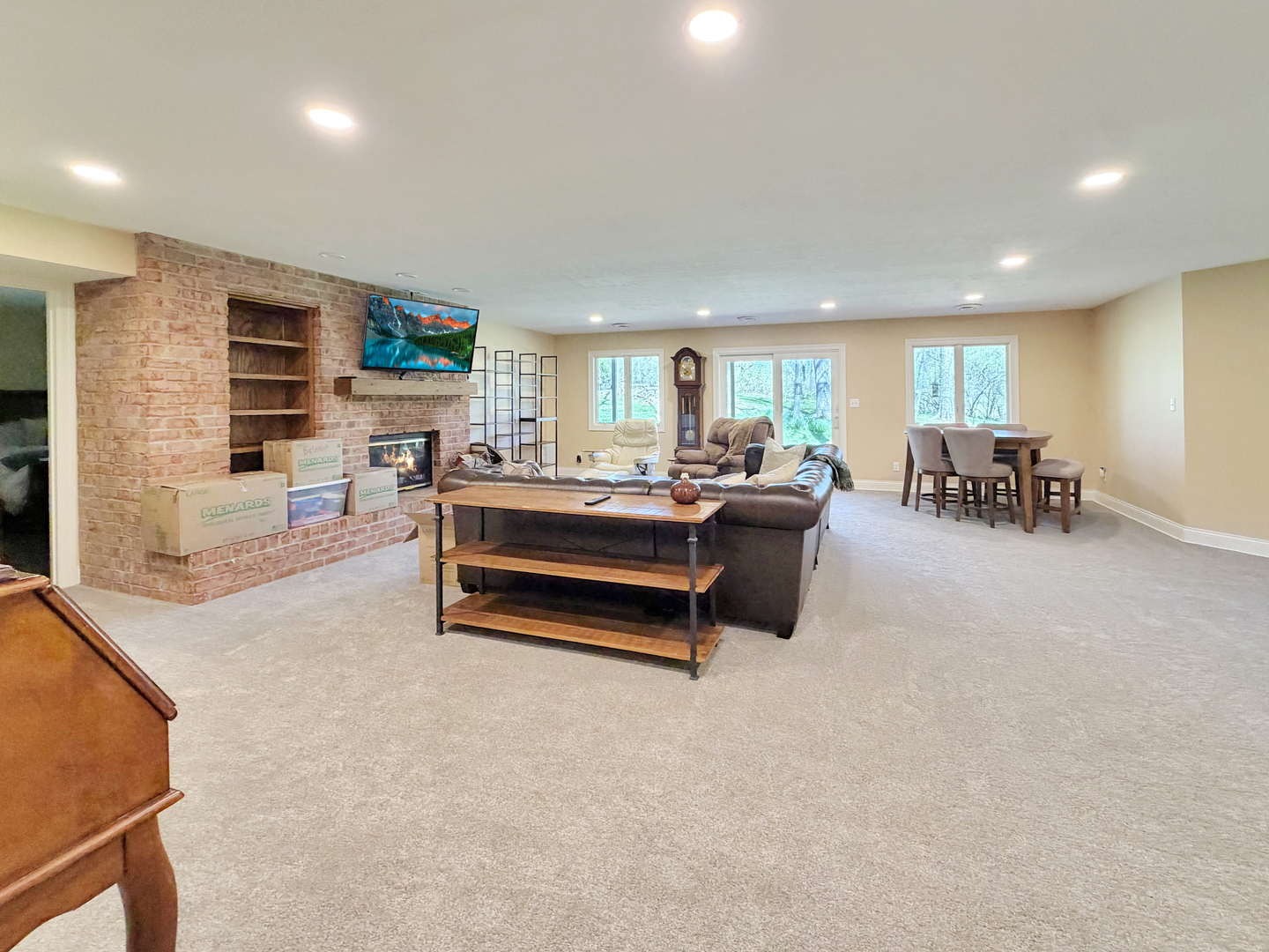1669 Barberry Circle Freeport, IL 61032 - Photo 66 of 67 a living room with furniture and a table