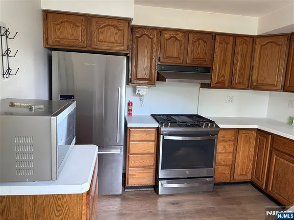 $3,950 | 28-27 Sheridan Place, Fair Lawn, NJ 07410