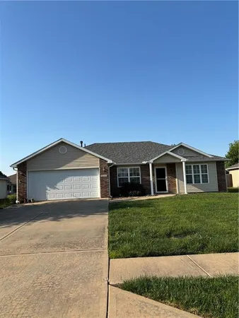 $295,000 | 1016 Bristol Drive, Raymore, MO 64083