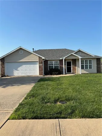 $295,000 | 1016 Bristol Drive, Raymore, MO 64083