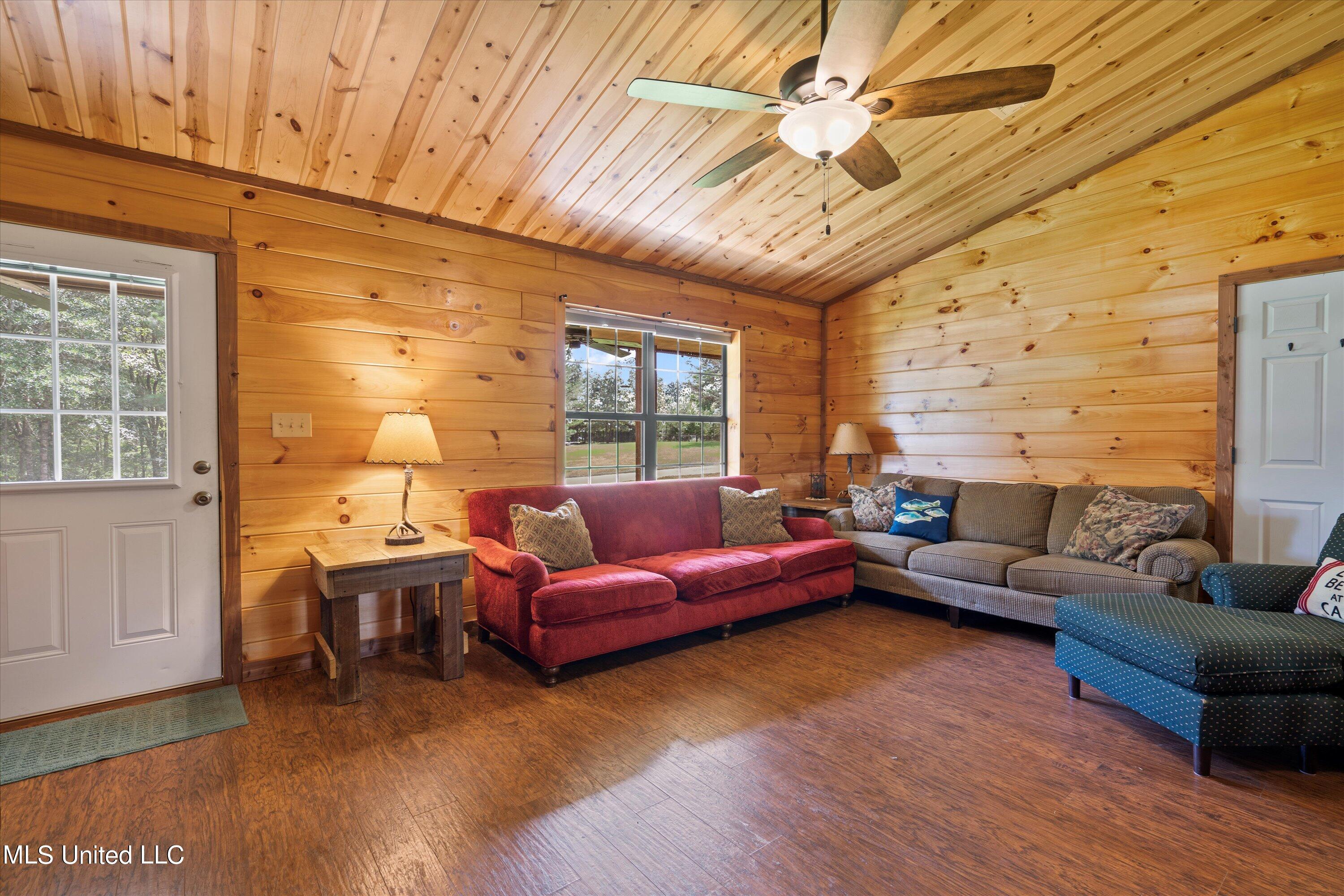 661 Upton Road Pope, MS 38658 - Photo 6 of 25 05-Living Room