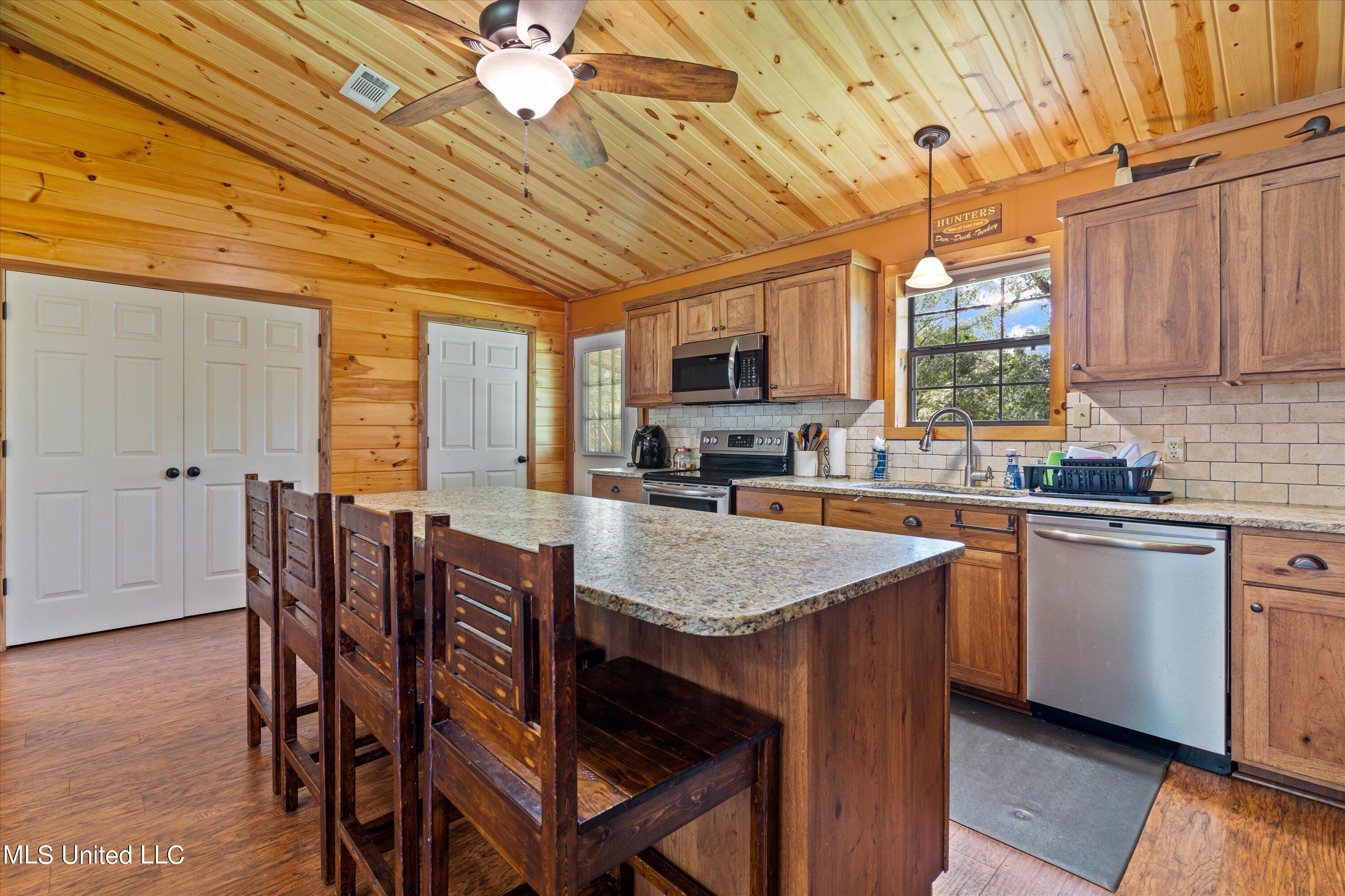 661 Upton Road Pope, MS 38658 - Photo 9 of 25 09-Kitchen
