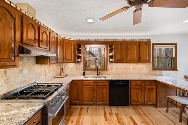 $649,900 | 244 Markland Hill Road, Roan Mountain, TN 37687