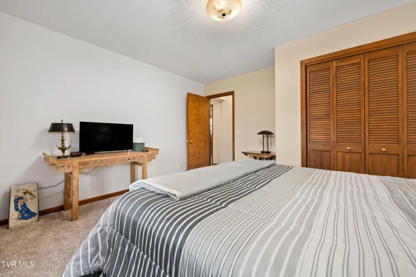 $649,900 | 244 Markland Hill Road, Roan Mountain, TN 37687