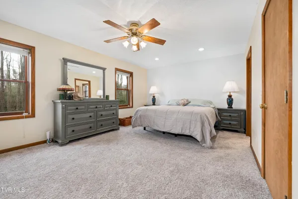 $649,900 | 244 Markland Hill Road, Roan Mountain, TN 37687