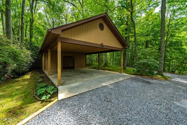 $649,900 | 244 Markland Hill Road, Roan Mountain, TN 37687