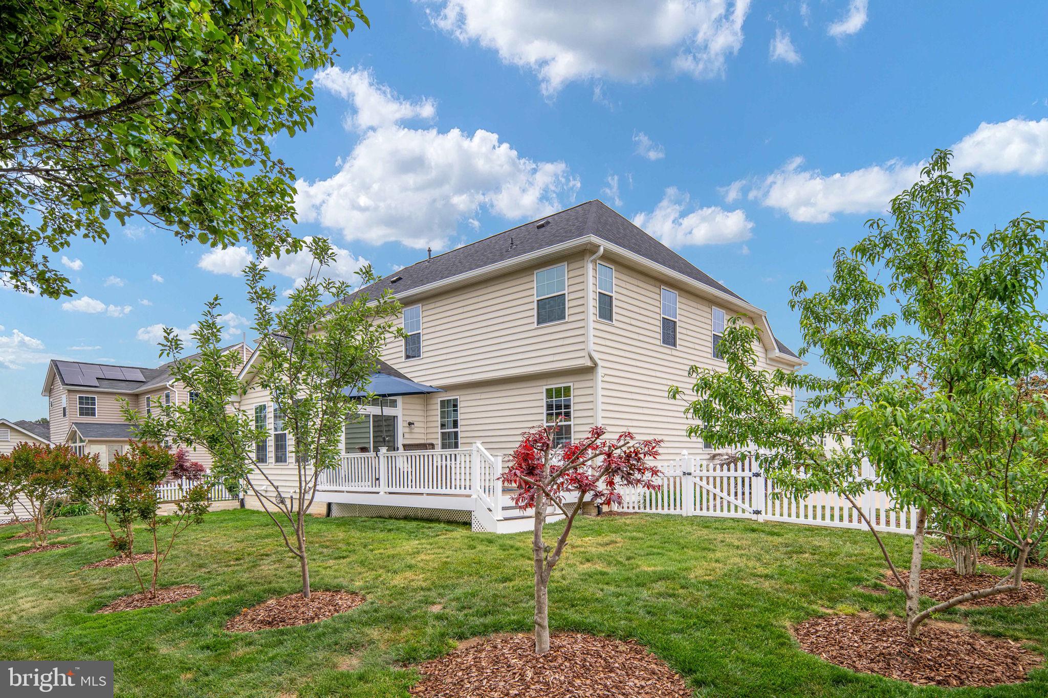 9417 Reservoir Road Fredericksburg, VA 22407 - Photo 5 of 80 Charming home with lush greenery.