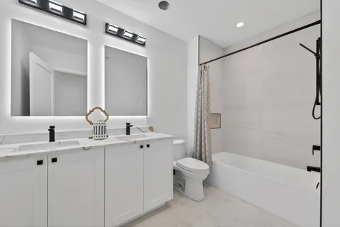 $899,000 | 1347 West Grand Avenue, Unit 2N, Chicago, IL 60642