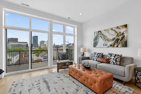 $899,000 | 1347 West Grand Avenue, Unit 2N, Chicago, IL 60642