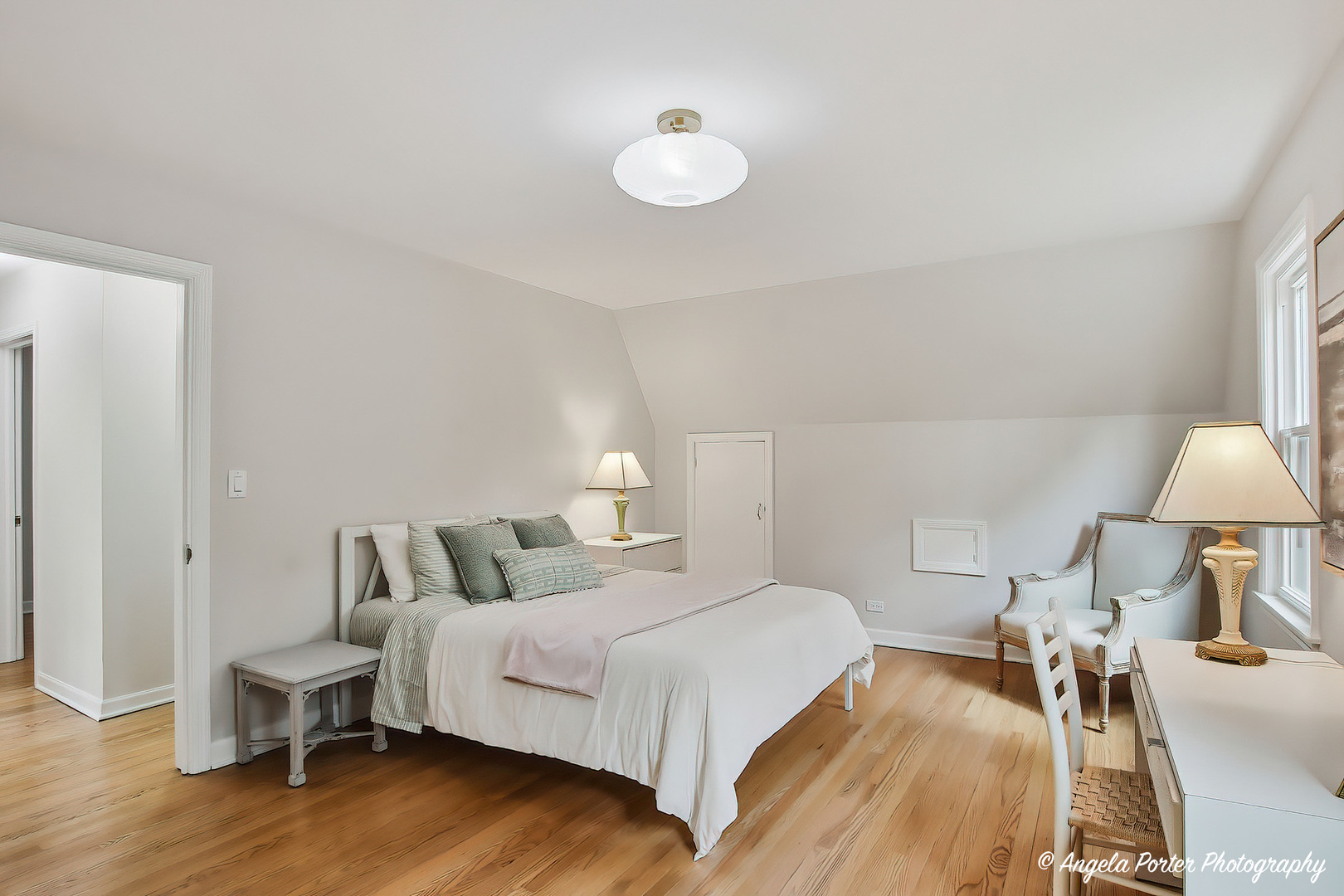 15 Willet Way Trout Valley, IL 60013 - Photo 48 of 61 a bedroom with a bed and a lamp