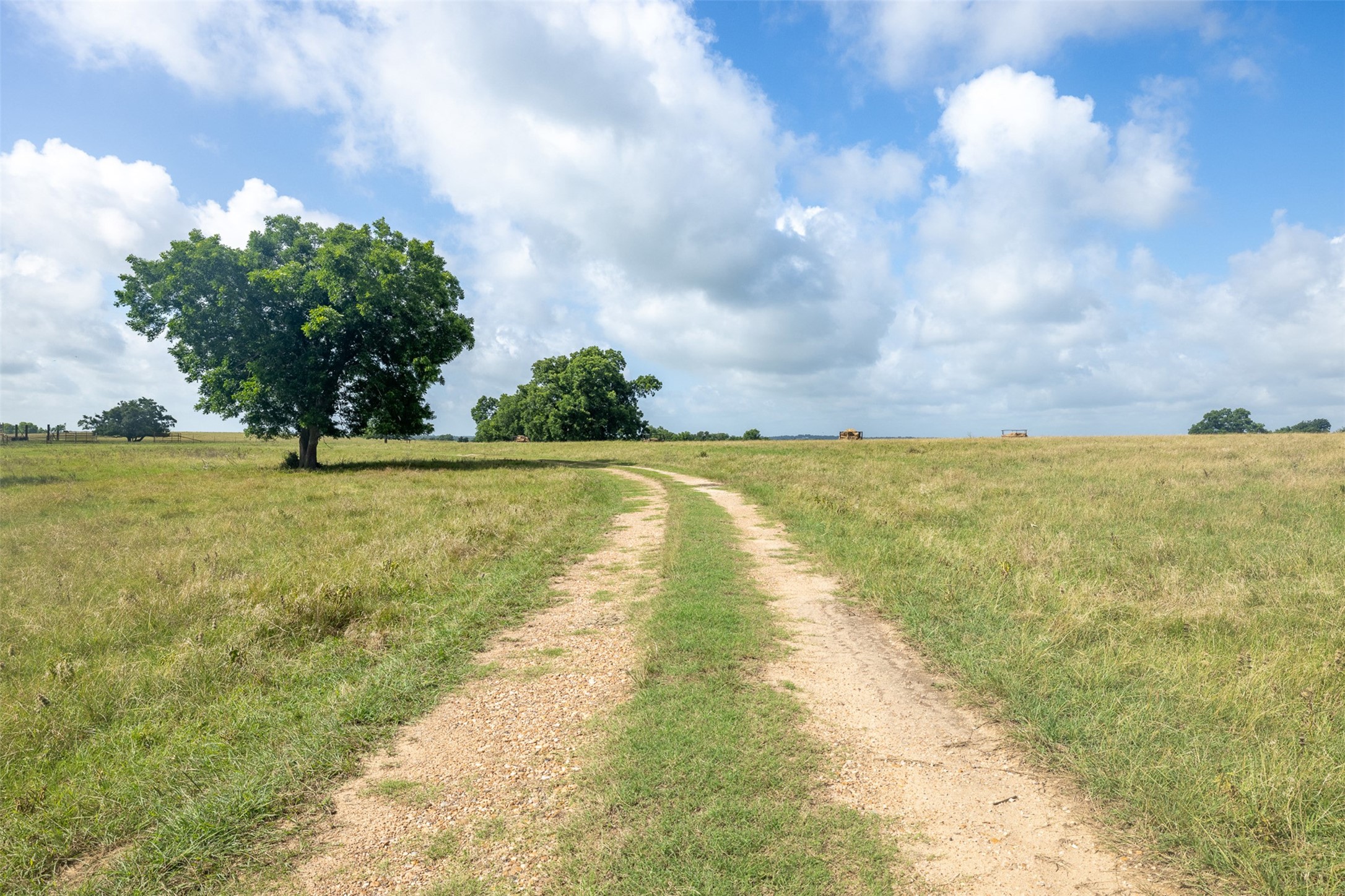 6550 Gibbs Creek Road Chappell Hill, TX 77426 - Photo 5 of 32 a view of an ocean and beach