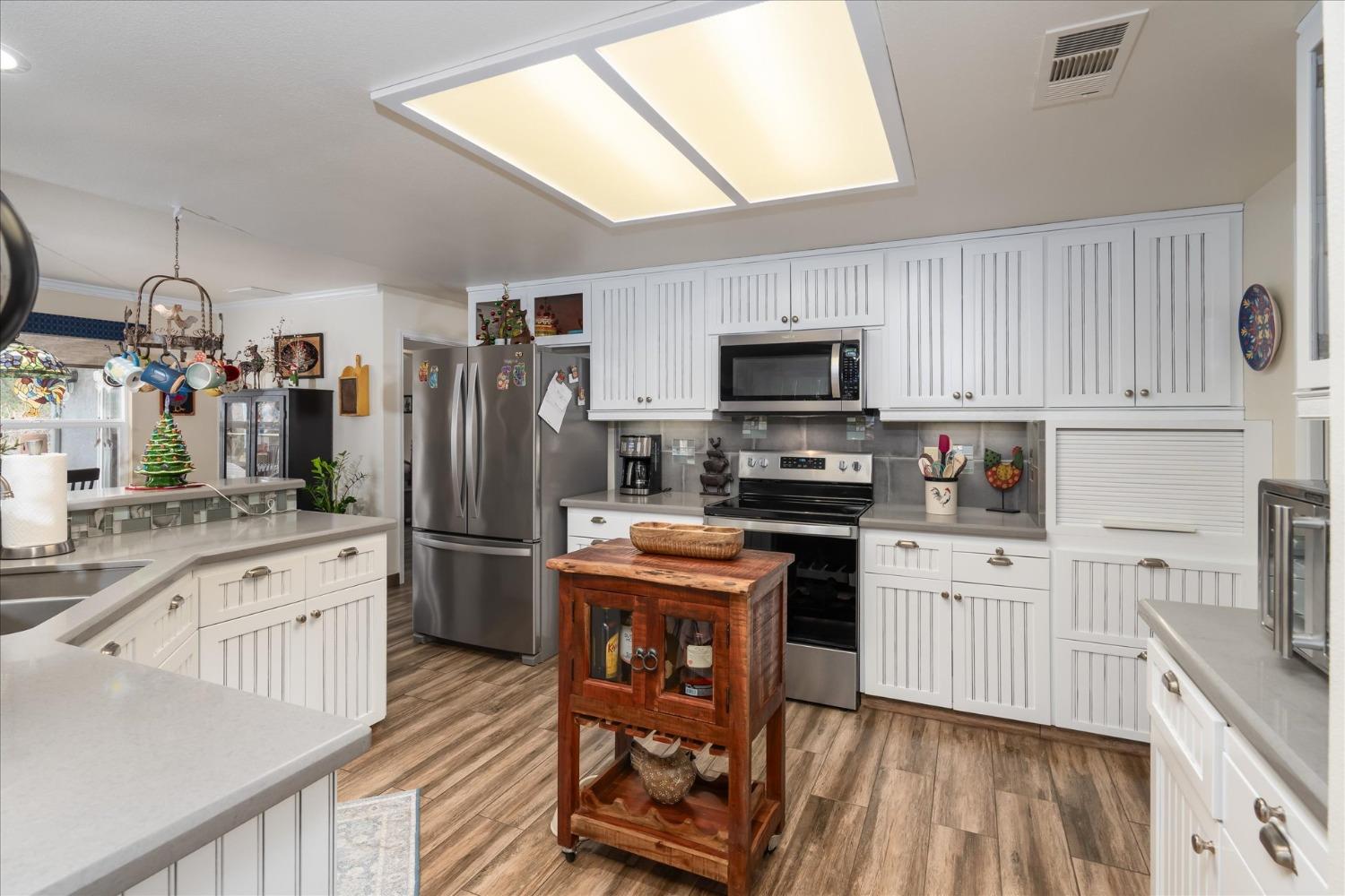 33655 River Knolls Road Coarsegold, CA 93614 - Photo 13 of 55 a kitchen with granite countertop a refrigerator stove microwave and sink