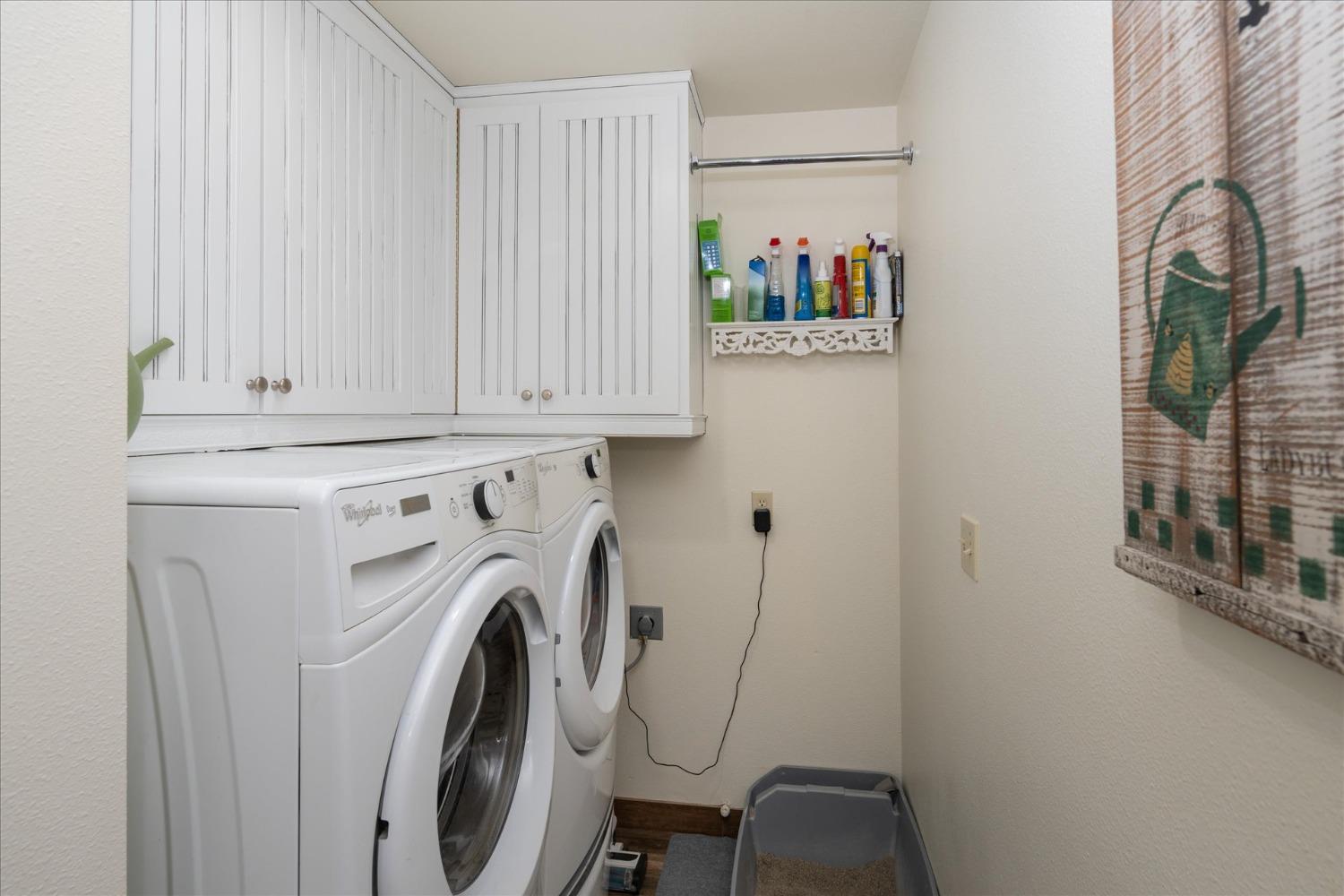 33655 River Knolls Road Coarsegold, CA 93614 - Photo 21 of 55 a utility room with dryer and washer