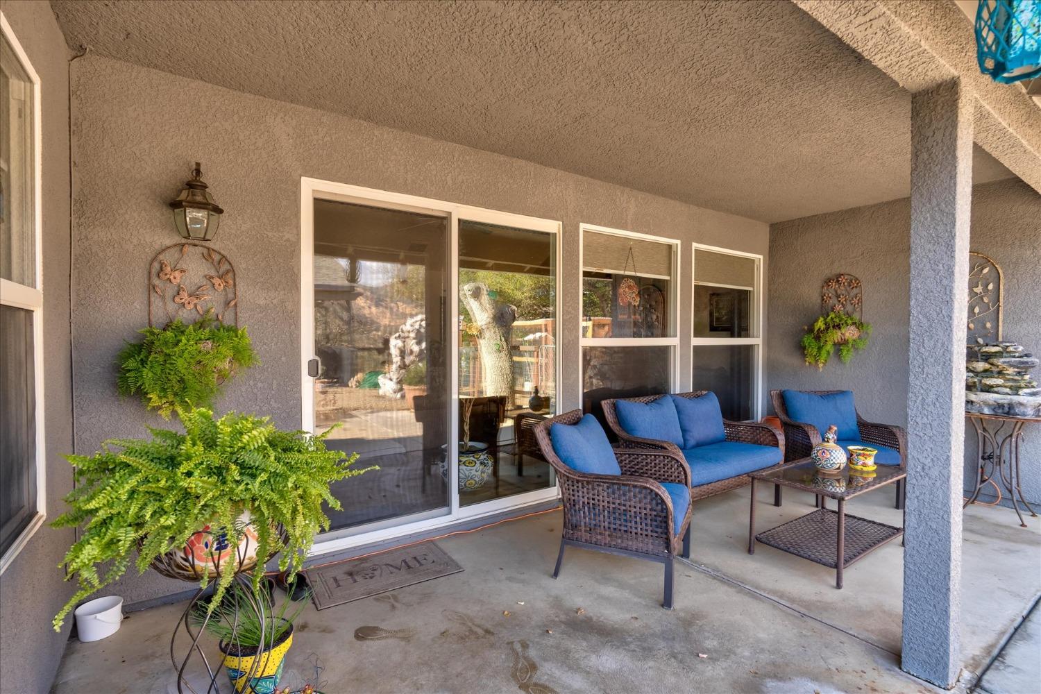 33655 River Knolls Road Coarsegold, CA 93614 - Photo 36 of 55 a patio with table and chairs and potted plants