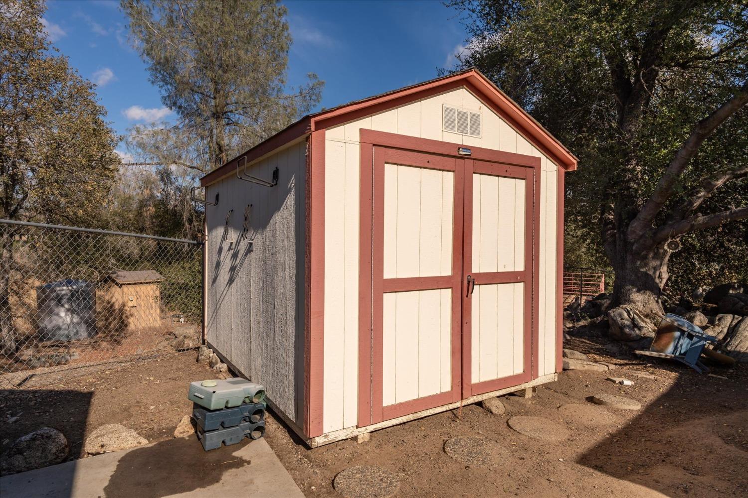 33655 River Knolls Road Coarsegold, CA 93614 - Photo 45 of 55 a front view of a house with a yard